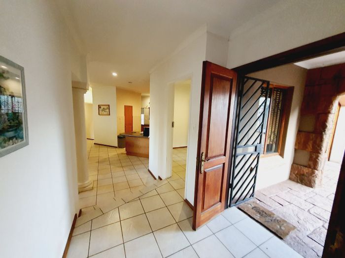 To Rent: Spacious 3-Bedroom House with Pool, Office, and Security in Moreleta Park.