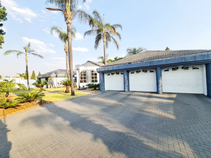 Erasmia House To Rent: 4 Bedrooms, 3 Ensuites, Aircons, Triple Garage, Braai Area.