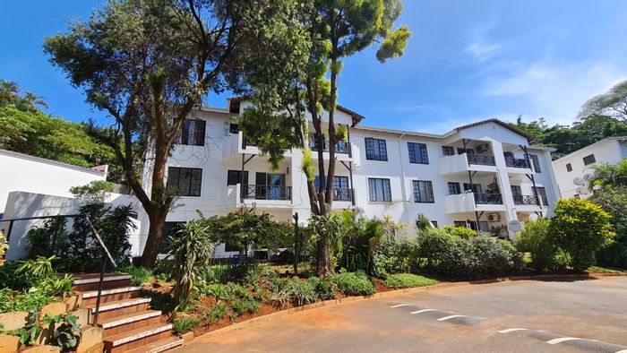 Westridge Apartment To Rent: Secure complex, pool, braai area, close to amenities.