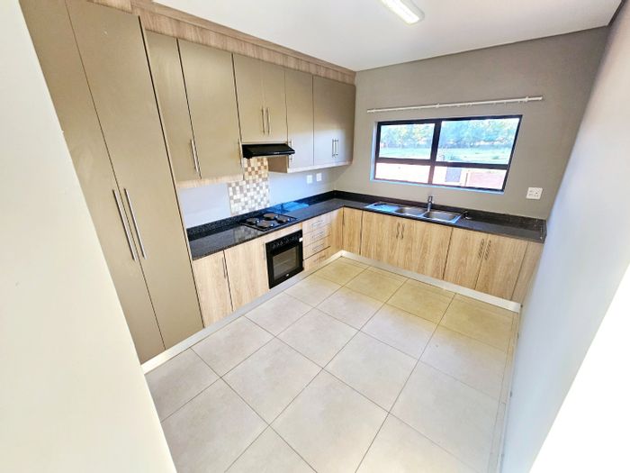 Raslouw AH Apartment To Rent: Spacious, secure, near amenities, prepaid utilities.