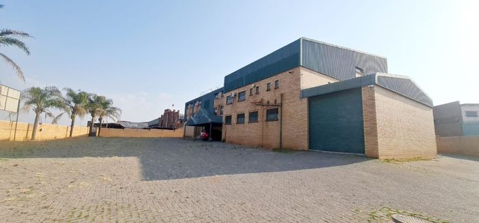 Industrial property in Sunderland Ridge for sale: 3 floors, loading bay, offices.