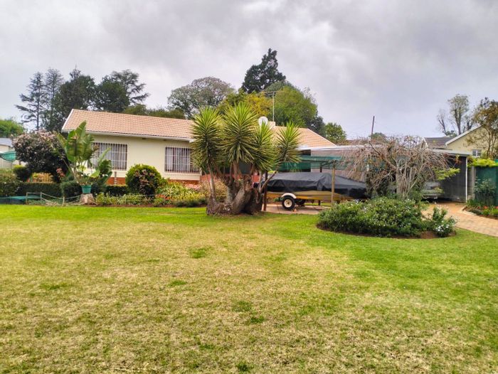 Merrivale Heights House For Sale: 3 beds, workshop, off-grid power, ample parking.