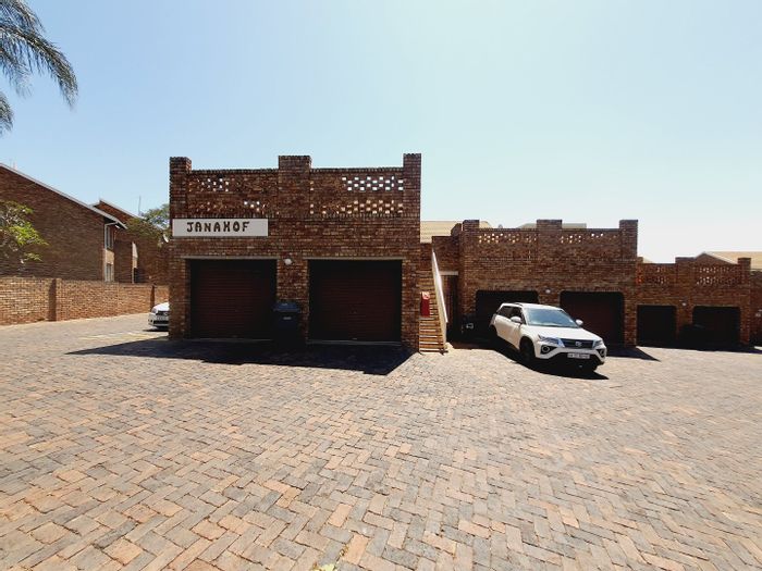 Moreleta Park Townhouse To Rent: Balcony, garage, pool, braai area, no pets allowed.