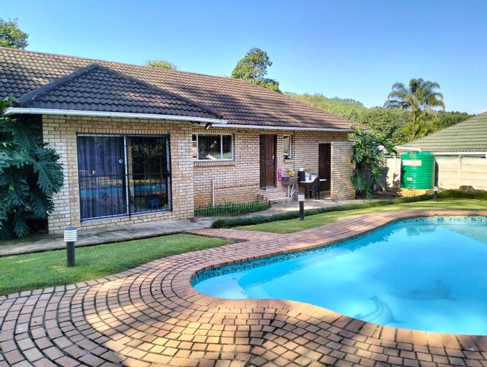 Chase Valley House For Sale: 3 Bedrooms, Pool, Lapa, Study, and Parking.