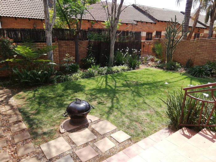 For Sale: Townhouse in Mooikloof Ridge with garden, double garage, and amenities.