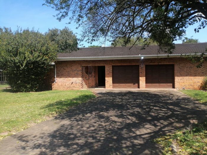 For Sale: House in Kwambonambi Rural with pool, garage, and spacious garden.