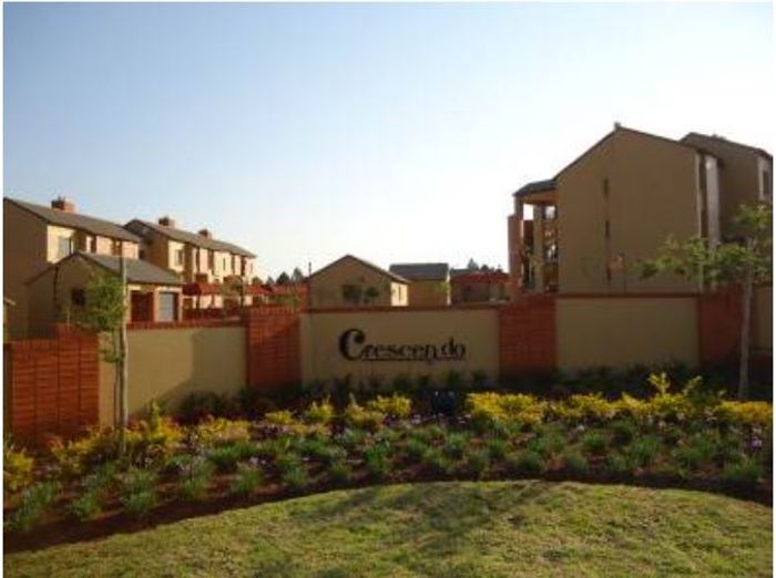 Ground floor 2-bedroom apartment in Sagewood with garage, pool, and clubhouse. For Sale.