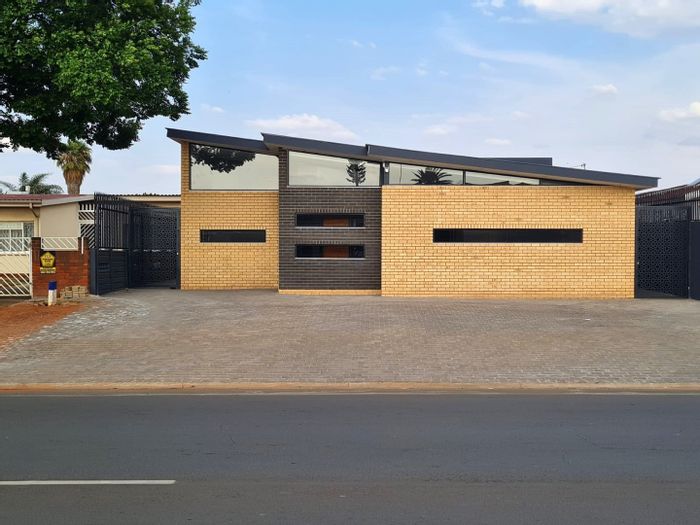 Commercial property for sale in Lenasia Ext 5, ideal for medical suites or offices.