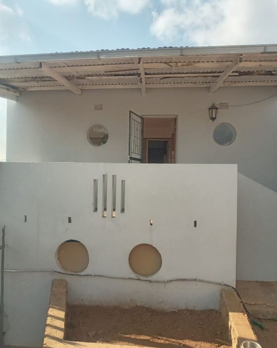 For Sale: 5-Bedroom House in Brixton, near University and Hospital, Parking Available.