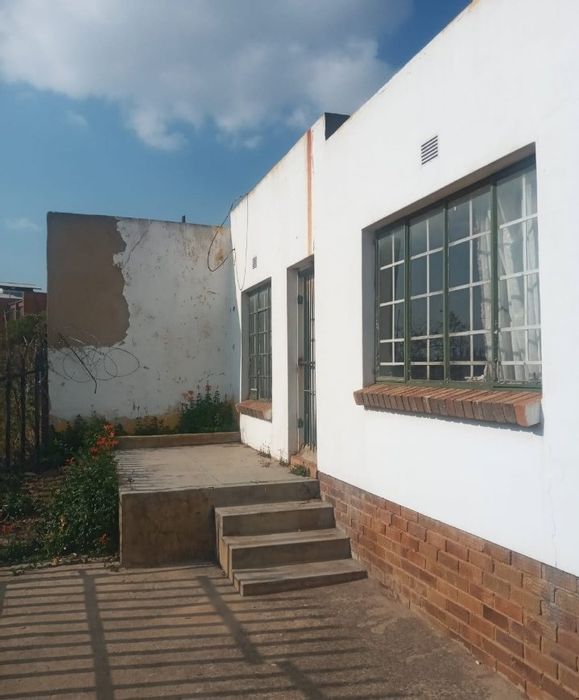 For Sale: 5-Bedroom House in Brixton, close to university and hospital amenities.