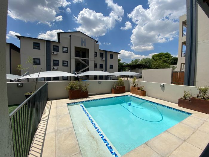 Rivonia Apartment To Rent: 2 Bedrooms, Pool, Security Cameras, Prepaid Utilities.