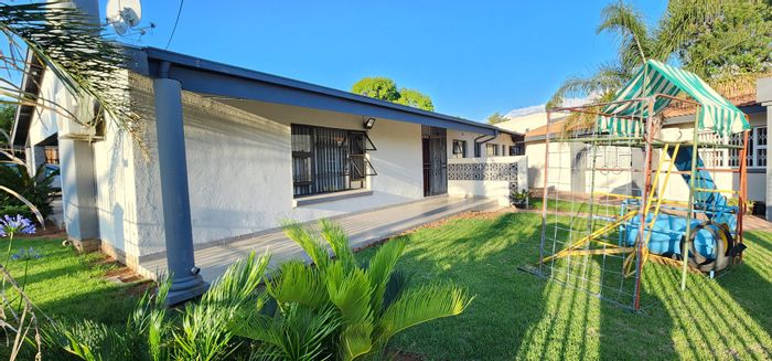 Laudium House For Sale: Dual-home, 8 bedrooms, separate entrances, double garage.