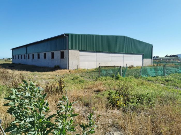 Commercial property for sale in Schaapkraal: 5,919 sqm with versatile income potential.