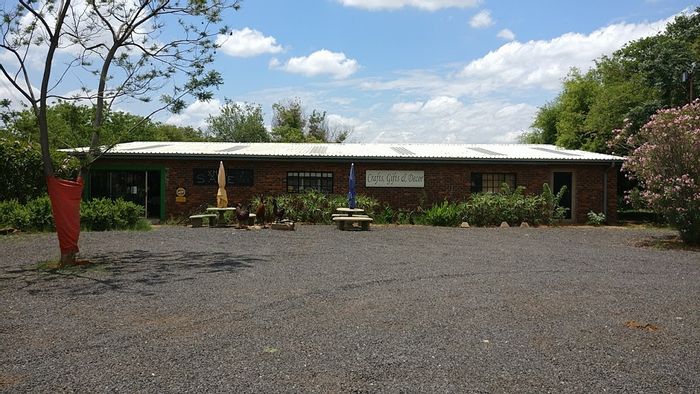 Hartbeespoort Rural Farm For Sale: 35ha with multiple buildings and farming potential.