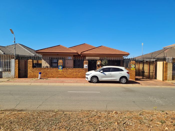 Spacious 7-bedroom house in Lenasia Ext 1, for sale with outdoor entertainment area.