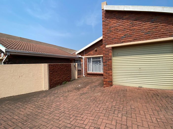 For Sale: Townhouse in Huttenheights with private garden and secure parking.