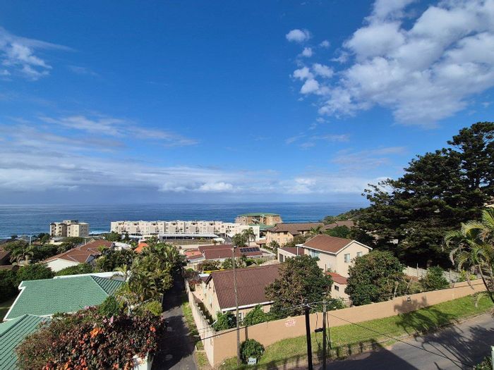 For Sale: Apartment in Margate Central with sea views, pool, and rooftop access.