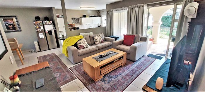 Bryanston Townhouse To Rent: Ground floor unit, pool access, secure living, pet-friendly.