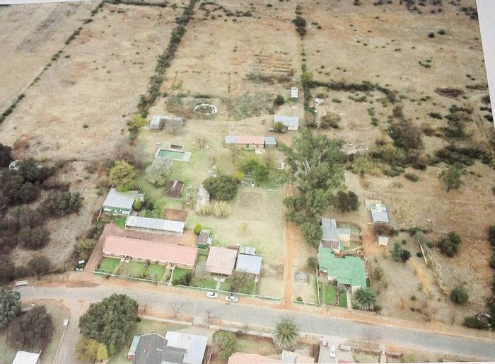 Wilkoppies Farm For Sale: 9 units, rental income, pool, bar, ample parking.