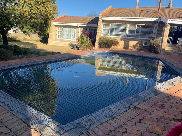 5-bedroom house for sale in Ladybrand Central with pool, garage, and braai area.