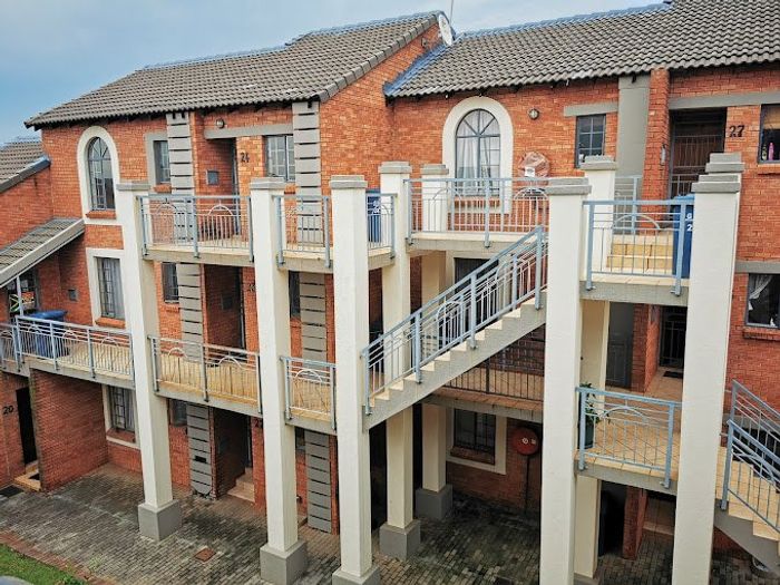 2 Bedroom Apartment To Rent in Die Hoewes with garage, fiber, and no load shedding.