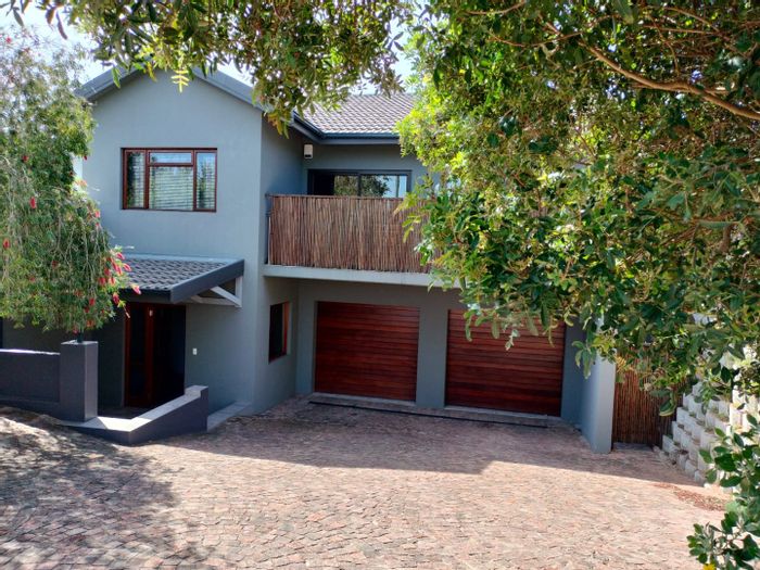 Dual living house for sale in Groenvallei with versatile spaces and low-maintenance yard.