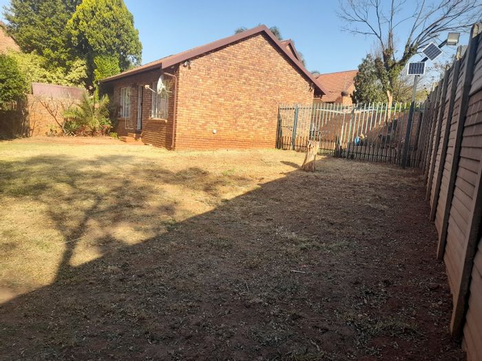 Zwartkop Townhouse For Sale: 2 Bedrooms, garden, garage, near amenities. Make an offer!