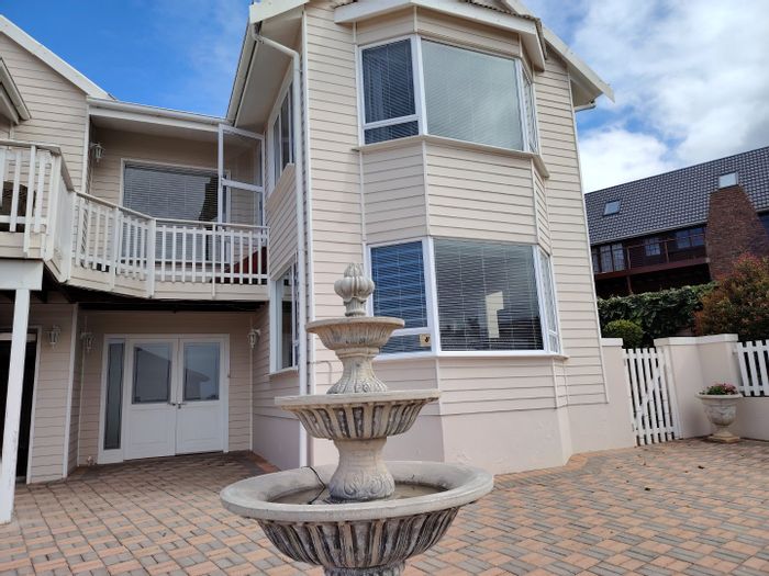 For Sale: House in Outeniqua Strand with 5 bedrooms, granny flat, and solar power.