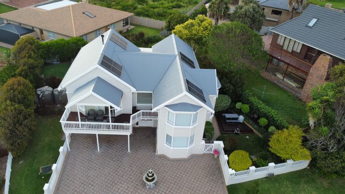 For Sale: House in Outeniqua Strand with 5 bedrooms, granny flat, and solar power.