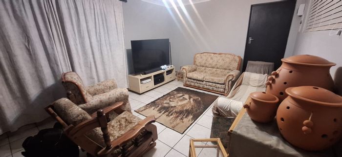 2-Bedroom Apartment To Rent in Rietvalleirand with garden, parking, and pet-friendly policy.
