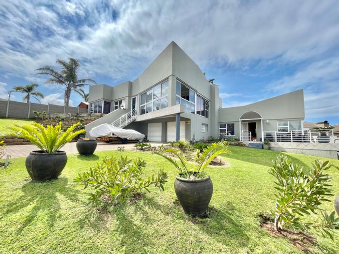 For Sale: House in Dana Bay with 5 bedrooms, flatlet, ocean views, and garden.