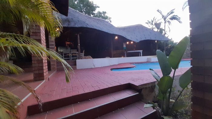 Cashan House For Sale: Spacious home with pool, lapa, and chef's kitchen.