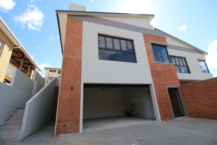 House for Sale in Island View: Elevated design, open plan living, and built-in braai.