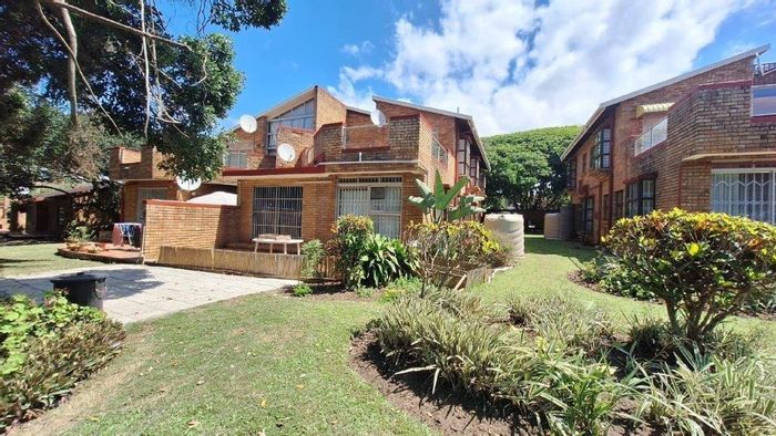 Beachfront townhouse in Hibberdene Central for sale, features security, parking, and veranda.