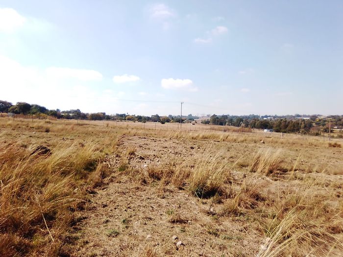 Diepsloot Wes: Vacant Land Residential To Rent, 2.5 hectares for diverse agricultural use.