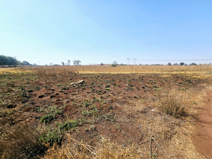 Vacant Land Residential For Sale in Mnandi: 8.5 HA with electricity access.