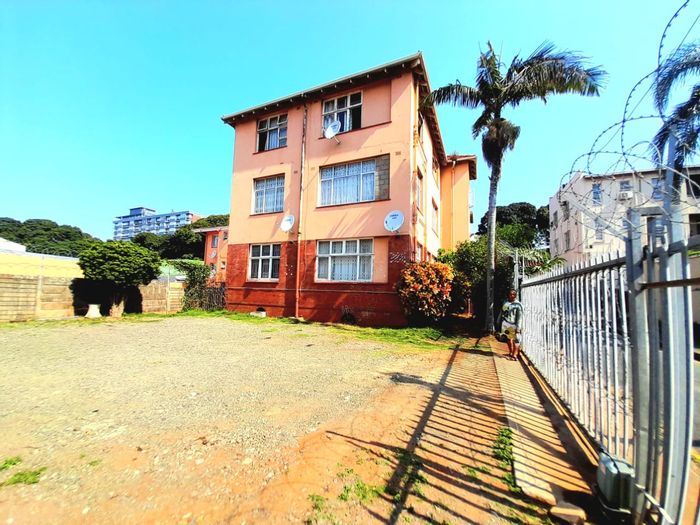 Bulwer Apartment For Sale: 1.5 bedrooms, parking, near amenities and transport options.