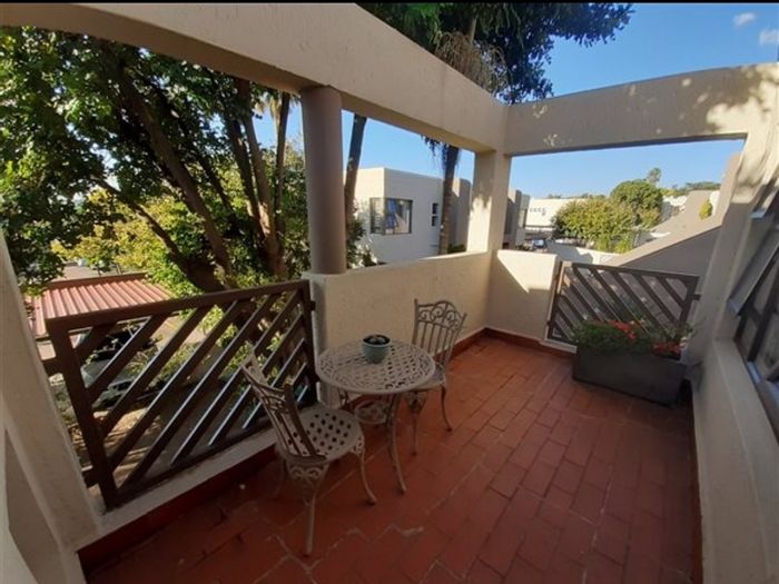 2 Bed Apartment To Rent in Sunninghill with security, pool, and parks.