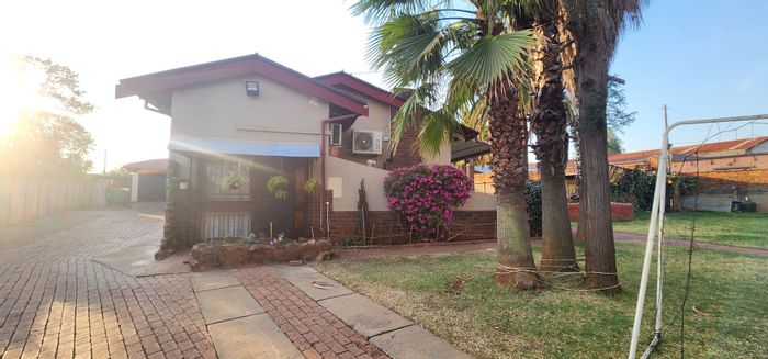 Erasmia House For Sale: 4 bedrooms, pool, large yard, gated community.