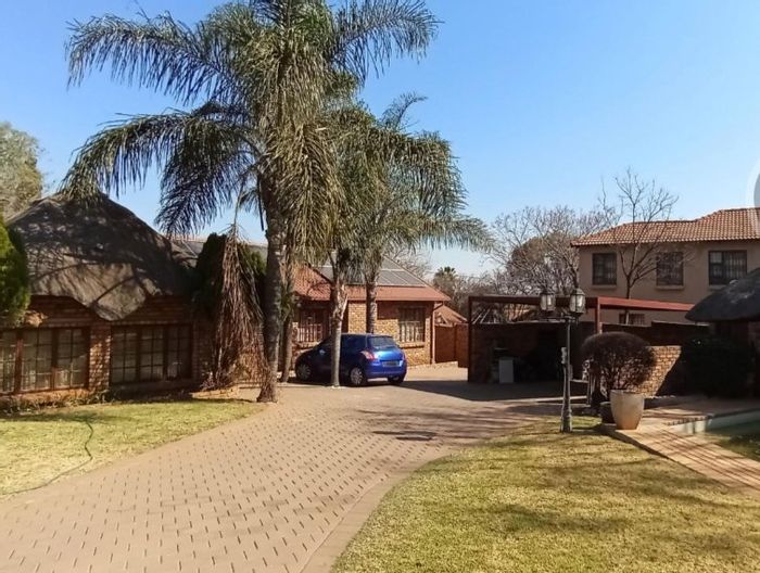 For Sale: House in The Reeds Ext 10 with spacious rooms and secure privacy.