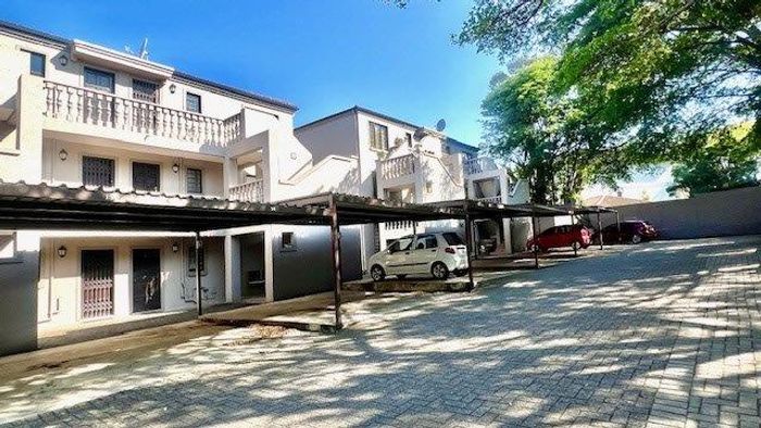 For Sale: Uvongo Apartment with 2 Bedrooms, Pool Access, and Beach Proximity.