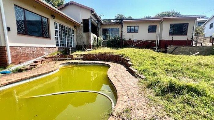 Uvongo House For Sale: 3 bedrooms, pool, garden, double garage, renovation opportunity.