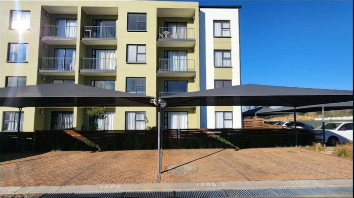 For Sale: 3-Bedroom Townhouse in Boksburg Central with pool and covered parking.