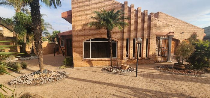 Laudium House For Sale: 3 bedrooms, double garage, basketball court, low-maintenance living.