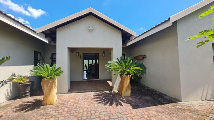 For Sale: House in Ntulo Wildlife Estate with pool, security, and wildlife views.