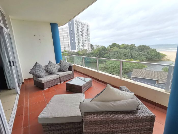 For Sale: Apartment in Margate Central with sea views, pool, and parking.