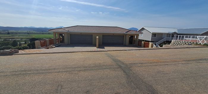 Duettes for Sale in Fraaiuitsig: Double garage, open-plan living, eco-friendly features.