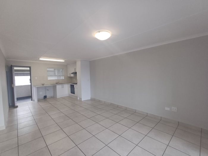 For Sale: Island View Apartment with ocean views, 2 beds, braai area, parking.