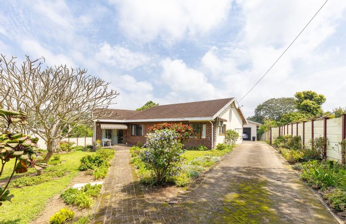 For Sale: Spacious 4-Bedroom House in Umtentweni with Pool, Lapa, and Security.