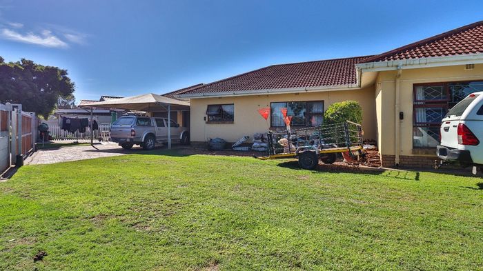 For Sale: Hartenbos Central house with flatlet, large yard, and entertainment area.